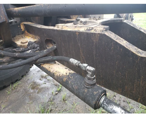 John Deere 770CH Equip Axle