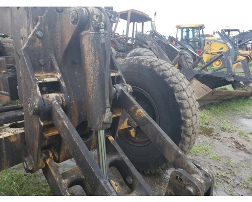John Deere 770CH Equip Hydraulic Cylinder