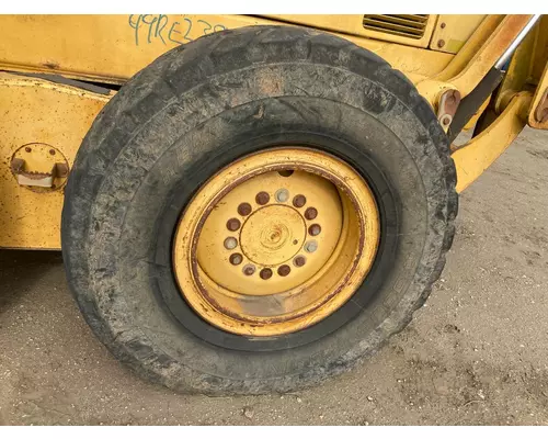 John Deere 770CH Equip Tire and Rim