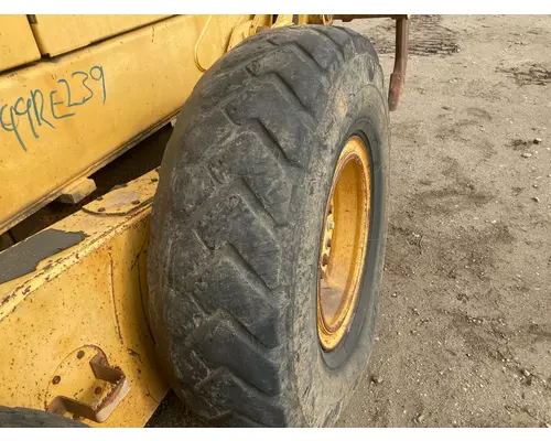 John Deere 770CH Equip Tire and Rim