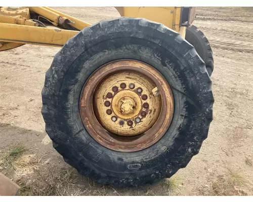 John Deere 770CH Equip Tire and Rim