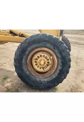 John Deere 770CH Equip Tire and Rim