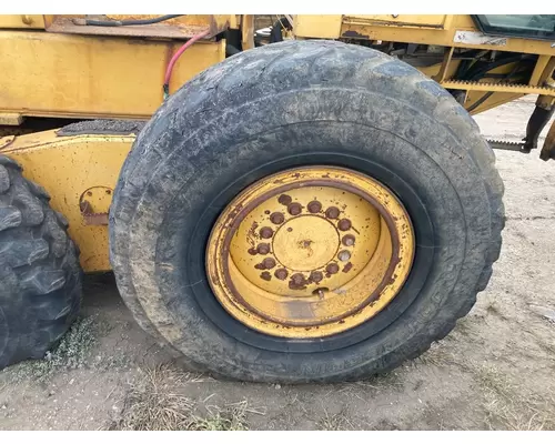 John Deere 770CH Equip Tire and Rim