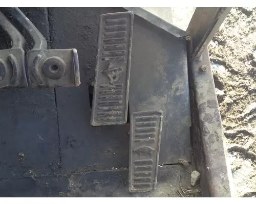 John Deere 770 Equip Pedal