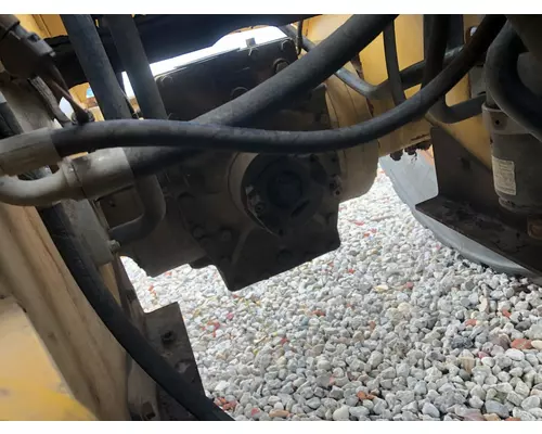 John Deere 824J Equip Axle