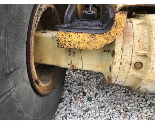 John Deere 824J Equip Axle