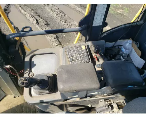 John Deere 824J Equip Cab Assembly