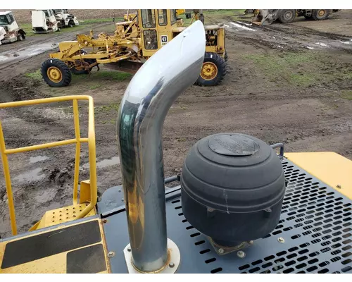 John Deere 824J Equip Exhaust