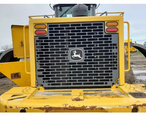 John Deere 824J Equip Grille
