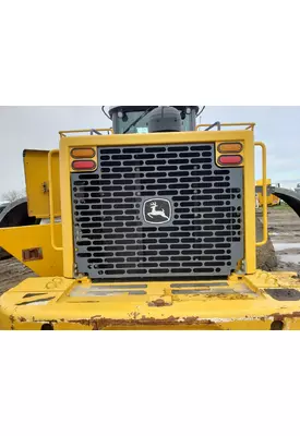 John Deere 824J Equip Grille
