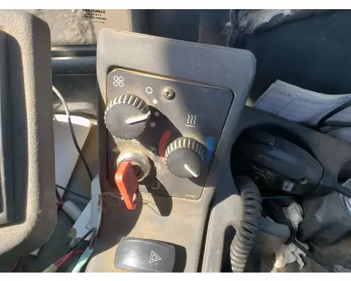 John Deere 824J Equip Heater & AC Control