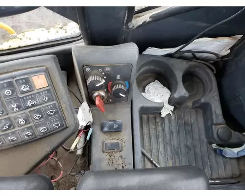 John Deere 824J Equip Heater & AC Control