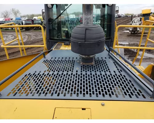 John Deere 824J Equip Hood