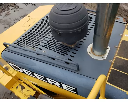John Deere 824J Equip Hood