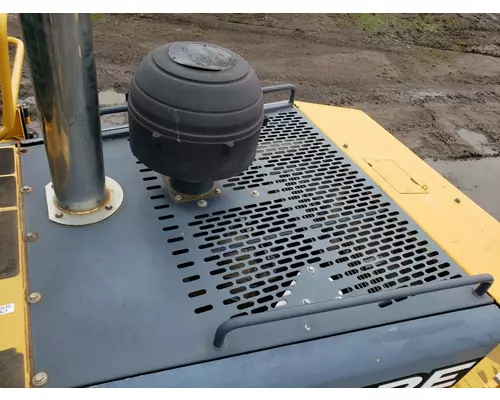 John Deere 824J Equip Hood
