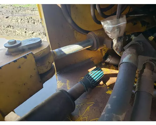 John Deere 824J Equip Hydraulic Cylinder