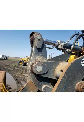 John Deere 824J Equip Linkage