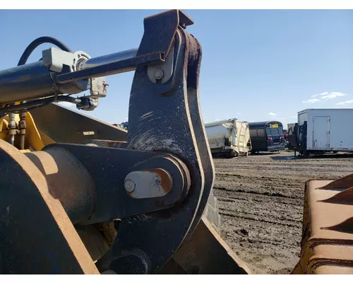 John Deere 824J Equip Linkage