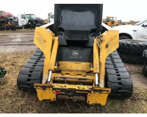 John Deere CT332 Equip Loader Arm