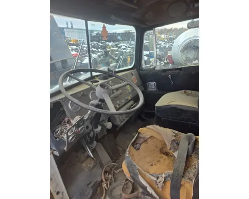 KENWORTH C500 Cab Mount