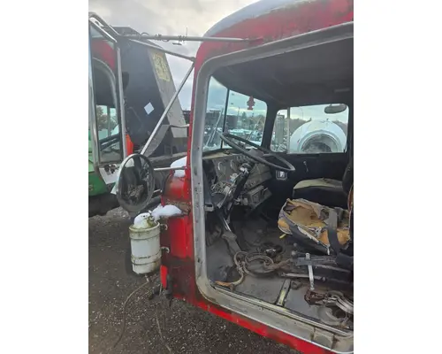 KENWORTH C500 Cab Mount