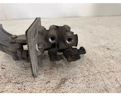 KENWORTH G90-1174-101111210 Brake Pedal Assembly