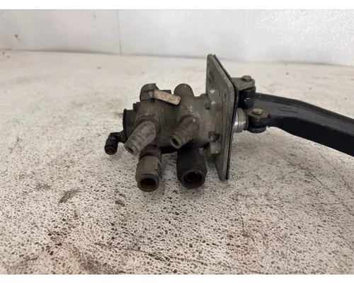 KENWORTH G90-1174-101111210 Brake Pedal Assembly