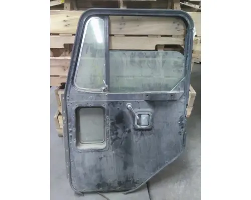 KENWORTH L700 DOOR ASSEMBLY, FRONT