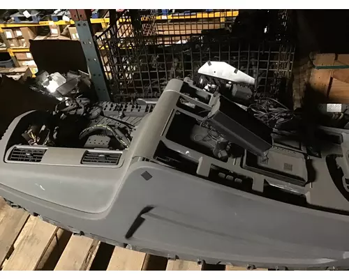 KENWORTH T-680 Dash Assembly