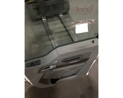 KENWORTH T-680 Door Assembly, Front