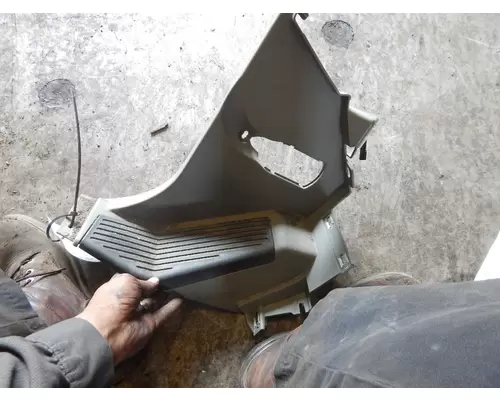KENWORTH T-680 Door Panel (Trim)
