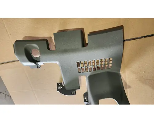 KENWORTH T-680 Door Panel (Trim)