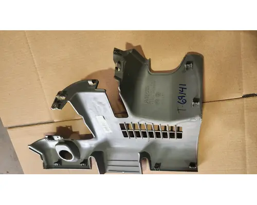 KENWORTH T-680 Door Panel (Trim)