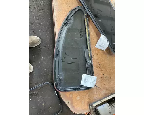 KENWORTH T2000 Back Glass