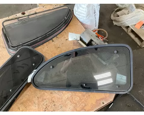 KENWORTH T2000 Back Glass