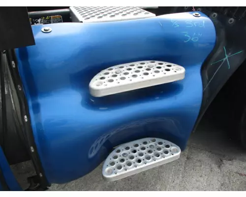 KENWORTH T2000 CAB SKIRTSIDE FAIRING