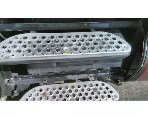KENWORTH T2000 CAB STEP