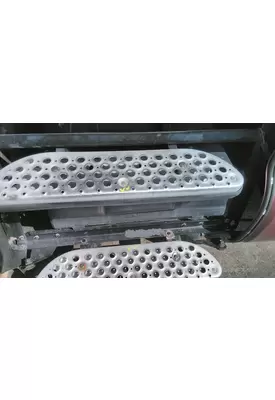 KENWORTH T2000 CAB STEP