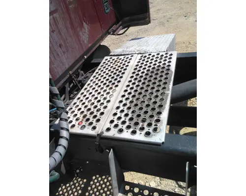 KENWORTH T2000 DECK (CATWALK) STEP