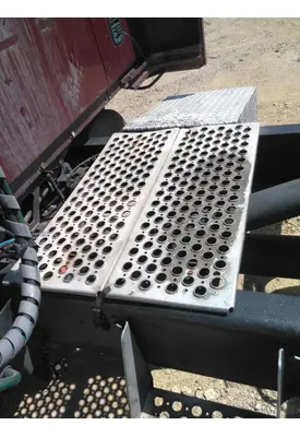 KENWORTH T2000 DECK (CATWALK) STEP
