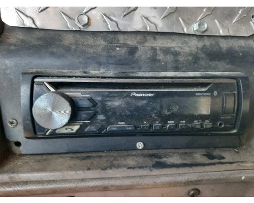 KENWORTH T2000 RADIO AMFMBLUETOOTH