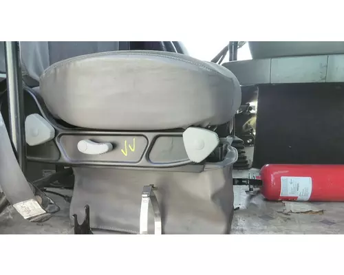 KENWORTH T2000 SEAT, FRONT