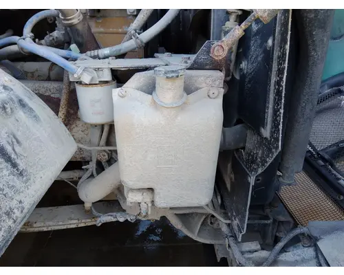 KENWORTH T2000 WINDSHIELD WASHER RESERVOIR