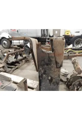 KENWORTH T300 724 Crossmembers