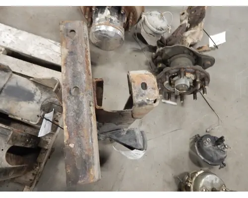 KENWORTH T300 724 Crossmembers