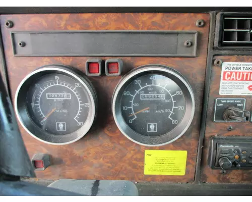 KENWORTH T300 GAUGE CLUSTER