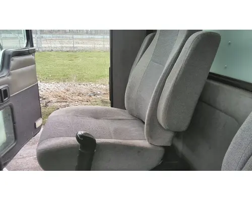 KENWORTH T300 SEAT, FRONT