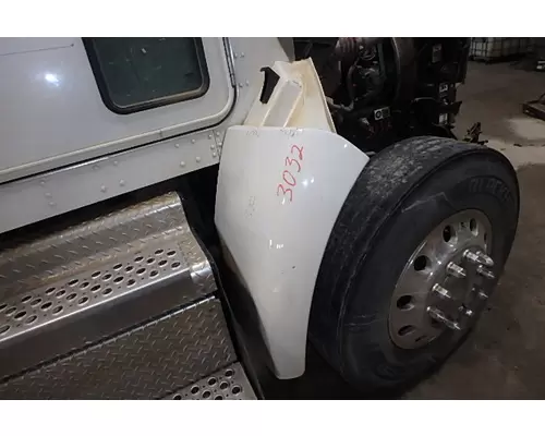 KENWORTH T370 Fender Extension