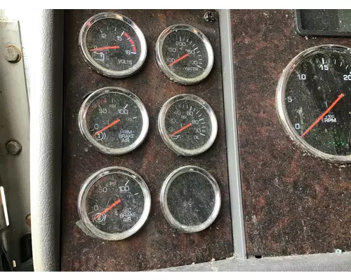 KENWORTH T370 GAUGE AMP