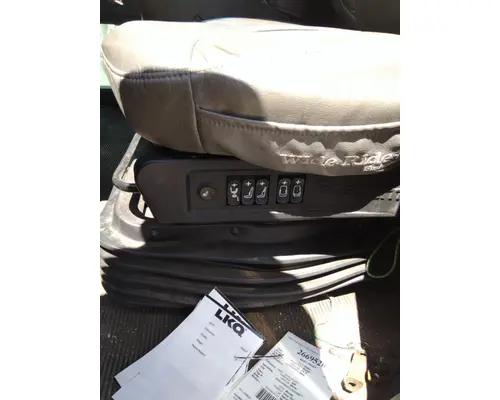 KENWORTH T370 SEAT, FRONT